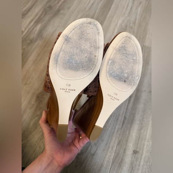 Cole Haan wedge sandal size 7.5 - Picture 3 of 6